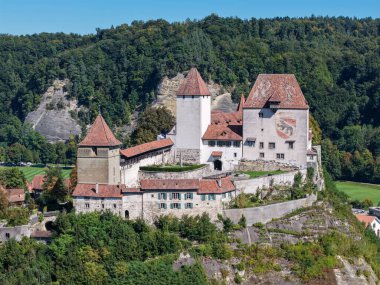 Burgdorf, İsviçre - 19 Eylül 2025: İsviçre 'deki Burgdorf kalesinde insansız hava aracı görüntüsü