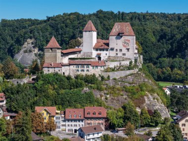 Burgdorf, İsviçre - 19 Eylül 2025: İsviçre 'deki Burgdorf kalesinde insansız hava aracı görüntüsü