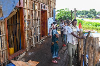 Giaba, Etiyopya - 11 Ağustos 2025: Etiyopya 'da Giaba yakınlarında insanlar