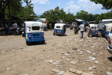 Giaba, Etiyopya - 11 Ağustos 2025: Etiyopya 'da Giaba yakınlarında insanlar