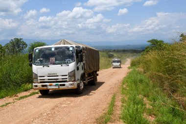 Etiyopya 'daki Omo Milli Parkı' nda toprak yol