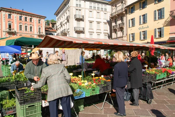 The pedestrian square in the center of Lugano — Stock Photo, Image