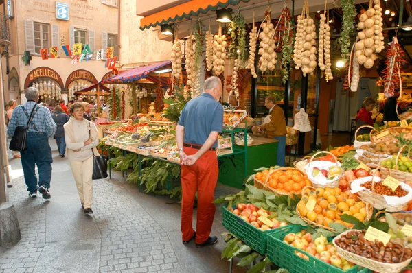 Strada pietonală din centrul orașului Lugano — Fotografie, imagine de stoc