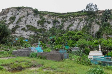 Etiyopya 'daki Mariam Korkor mağara kilisesine bakın.