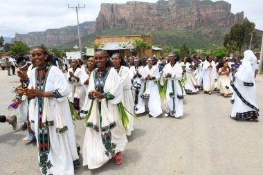 Megab, Etiyopya - 22 Ağustos 2025: Etiyopya 'daki Megab kutlamaları sırasında şarkı söyleyen bir grup kadın