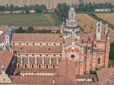 İtalya 'daki Certosa di Pavia manastırında insansız hava aracı görüntüsü
