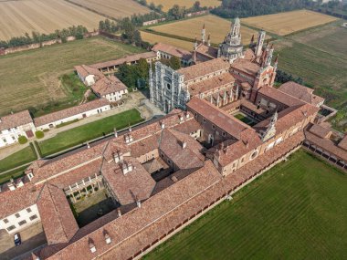 İtalya 'daki Certosa di Pavia manastırında insansız hava aracı görüntüsü