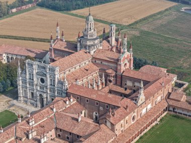 İtalya 'daki Certosa di Pavia manastırında insansız hava aracı görüntüsü