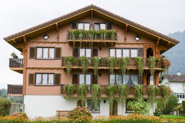 Geleneksel dağ chalet adlı Engelberg