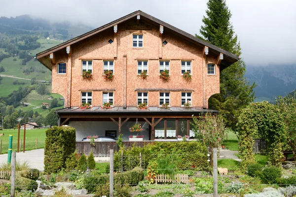 Traditional mountain chalet at Engelberg — Stock Photo, Image