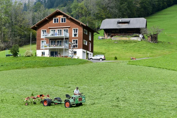 Фермер на своем тракторе — стоковое фото