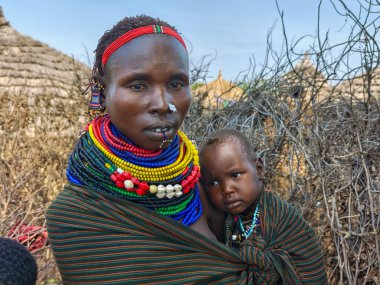 Kangaten, Etiyopya - 14 Ağustos 2025: Etiyopya 'daki Kangaten yakınlarındaki Nyangatom kabilesindeki bir kadının portresi