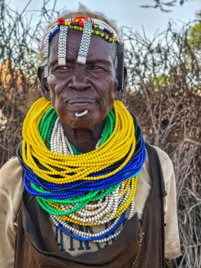 Kangaten, Etiyopya - 14 Ağustos 2025: Etiyopya 'daki Kangaten yakınlarındaki Nyangatom kabilesindeki bir adamın portresi