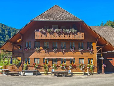 İsviçre 'de Emmental üzerine geleneksel Affoltern dağ evi