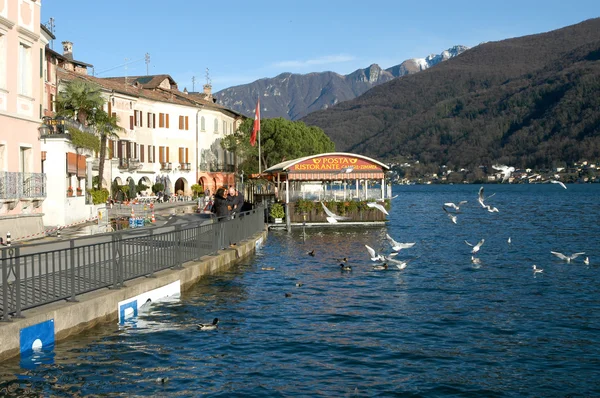 Byn Morcote på sjön lugano, Schweiz — Stockfoto