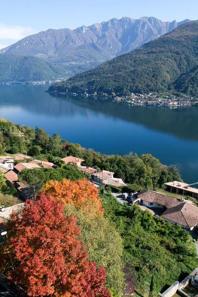 Morcote Köyü üzerinde lake lugano, İsviçre — Stok fotoğraf