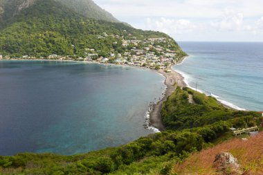 Dominica adasındaki balıkçı kasabası Scotts Head 'e bakın