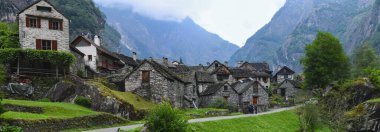 İsviçre Alpleri 'ndeki Bavona Vadisi' ndeki Sonlento köyüne bakın.
