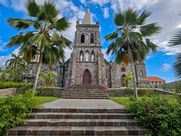 Dominica adasındaki Roseau kataloğuna bakın