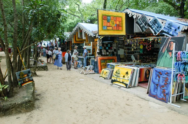 Stalls with colorful souvenirs at Sosua, Dominican Republic — Stock Photo, Image