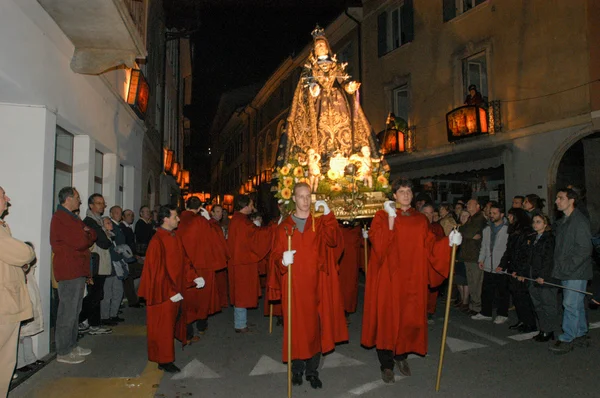 De jaarlijkse processie naar Jezus Christus met Pasen in Mendrisio — Stockfoto