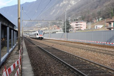 Gürültü engelleri demiryolu yüklenmesi sırasında işçilerin