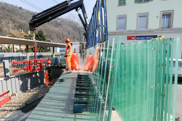 Workers during the installation of noise barriers on the railway — Stock Photo, Image