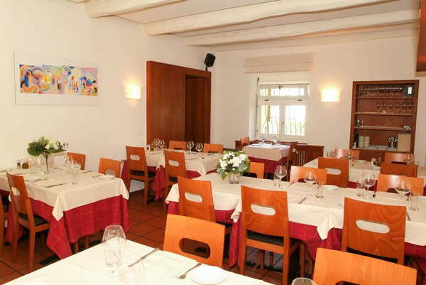 Interno di un ristorante in stile italiano — Foto Stock