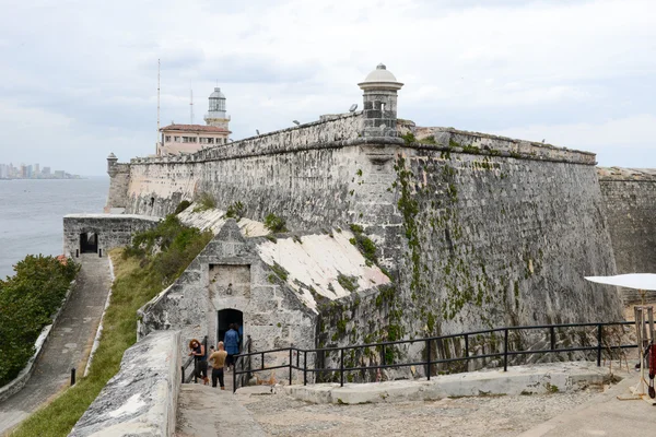 Fortaleza de El Morro con la ciudad de La Habana al fondo — Foto de Stock