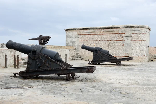 Kanoner El Morro fästningen på Havana — Stockfoto