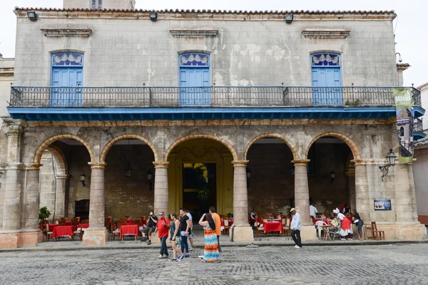 Casa coloniale di Plaza de la Catedral a L'Avana Vecchia — Foto Stock