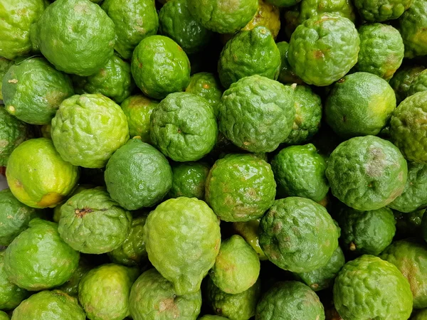 Kaffir limes in the market — Stock Photo, Image