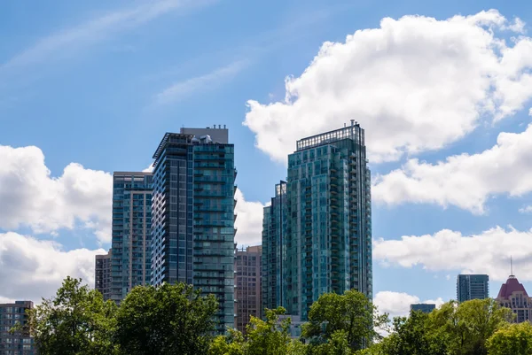 Moderna bostäder condo towers i Mississauga, Ontario, Kanada. — Stockfoto
