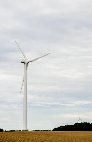 Shelburne Ontario カナダ 2018年6月22日 オンタリオ州の農村部にあるアマランス風力発電所の多くのタービンの1つ — ストック写真