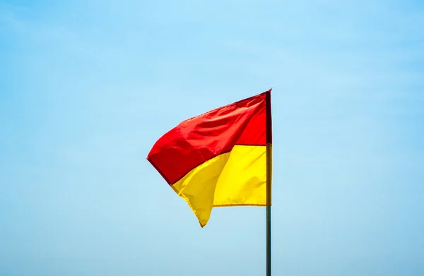 Bandera de seguridad de natación roja y amarilla —  Fotos de Stock
