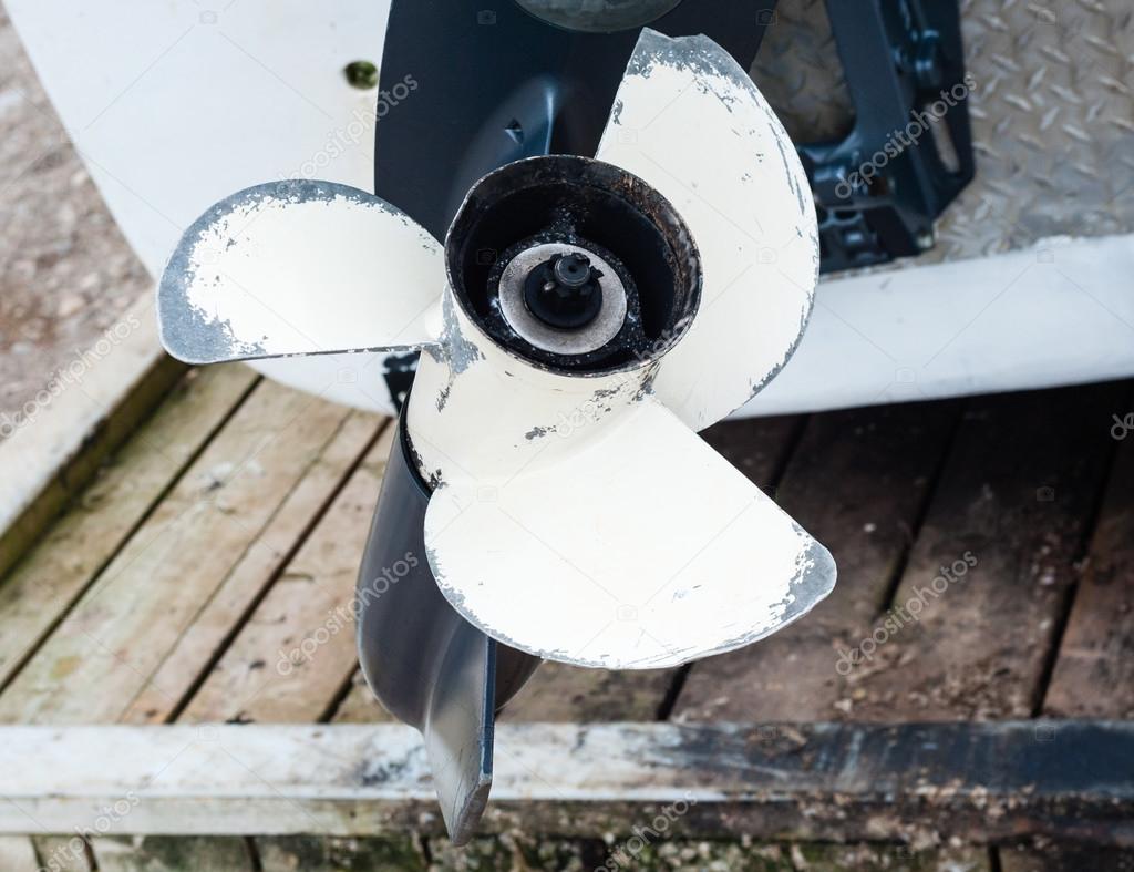 Outboard motor propeller with chipped blade edges
