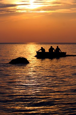 Gün batımında boaters Erie Gölü - Cleveland, Ohio ABD üzerinde
