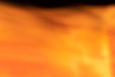 Soyut ışık arkaplanı. Sarı mavi yol ışıkları, şeritler ve bokeh. Güzel bir sinema filmi. Uzun pozlu fotoğrafçılık