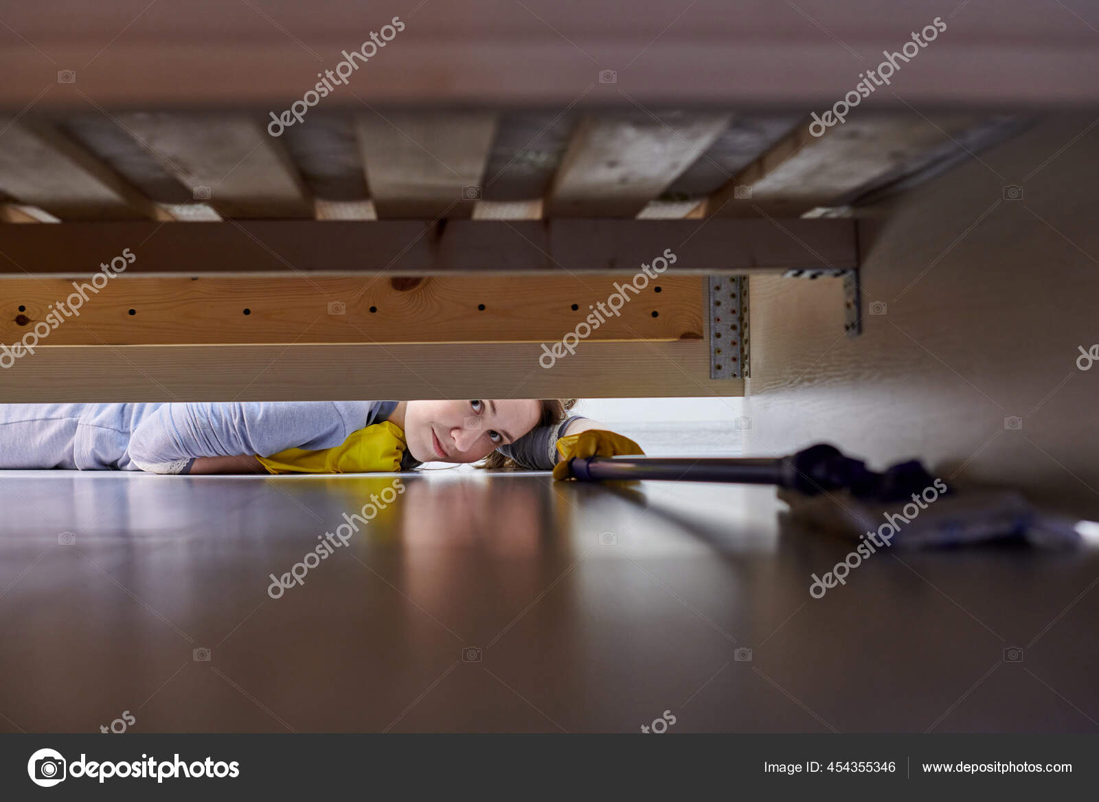 пыль под кроватью