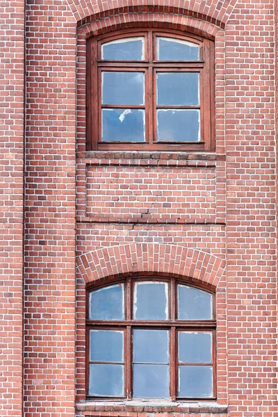 Two Arched Glass Windows Set Red Brick Wall Vintage Windows — Stock Photo, Image