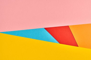 Çok renkli kağıt arkaplan. Soyut renkli kağıt dokusu, kopyalama alanı. Tasarım için parlak renkler geometrik arkaplan. Sunumlar için renk boşluğu.