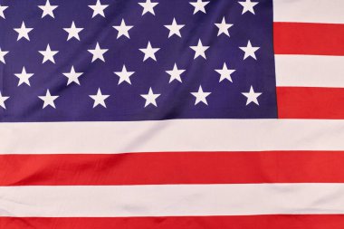 Amerika Birleşik Devletleri bayrağı. Ulusal Amerikan bayrağı, Amerika 'nın vatansever sembolü. Rüzgarda dalgalanan bayrağı kapat.