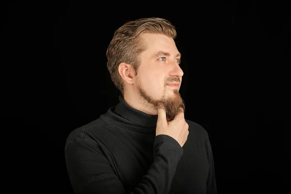 Hombre Barbudo Reflexivo Retrato Perfil Medio Fondo Negro Joven Con —  Fotos de Stock