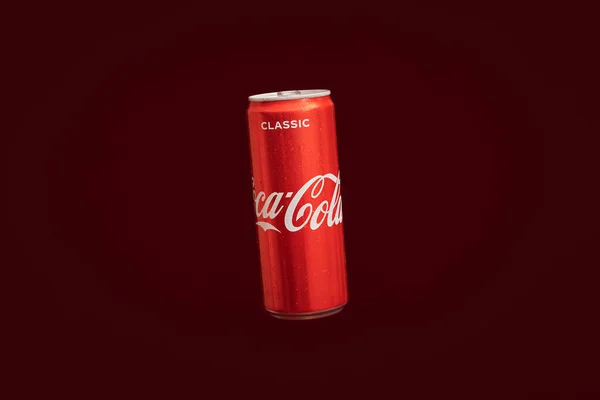 Kaliningrad Russia March 2021 Coca Cola Can Red Background Classic — Stock Photo, Image