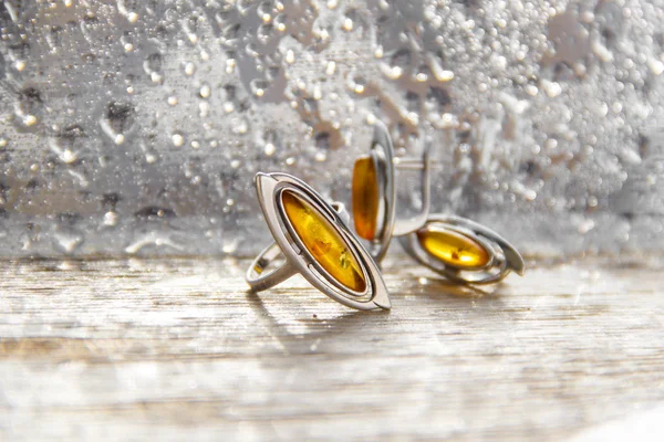 yüzük ve küpe Amber