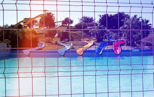 Wasserrutschen Des Aquaparks Hinter Dem Zaun Freien — Stockfoto