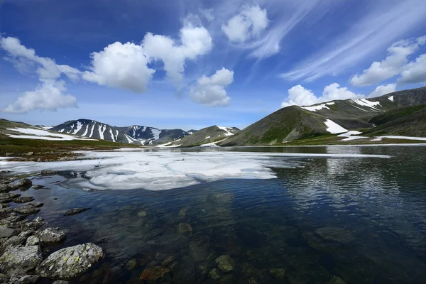 亚北极乌拉尔，Patok 湖 — 图库照片