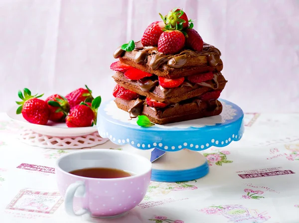 Waffel mit Nutella und Erdbeere — Stockfoto