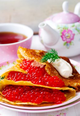 karabuğday krep havyar ile