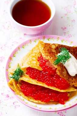 karabuğday krep havyar ile